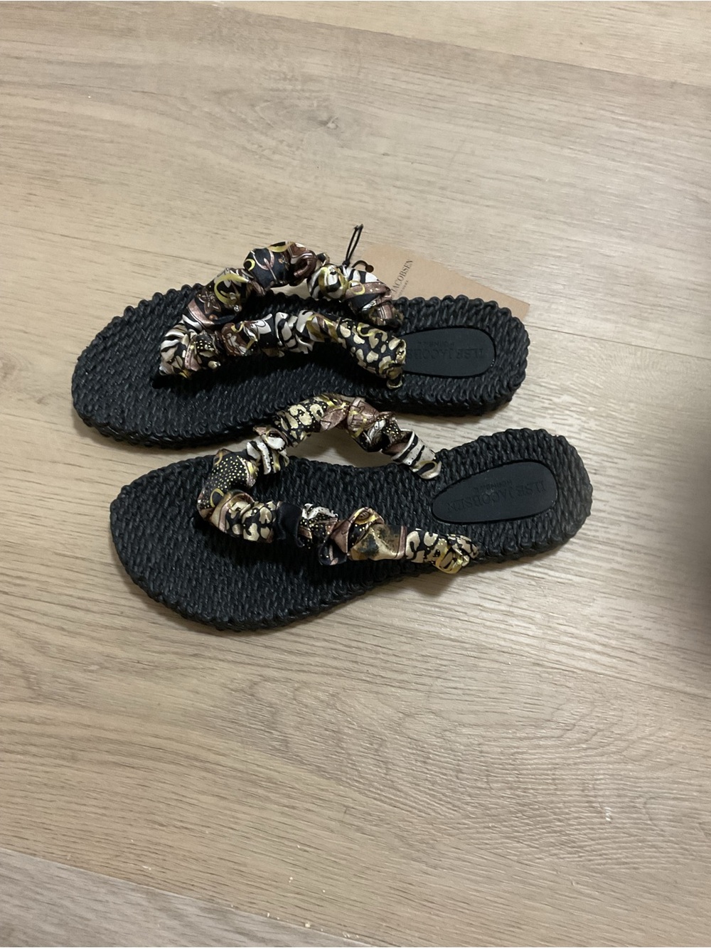 Ilse Jacobsen Black Flip Flop Sandals with Patterned Ruched Straps